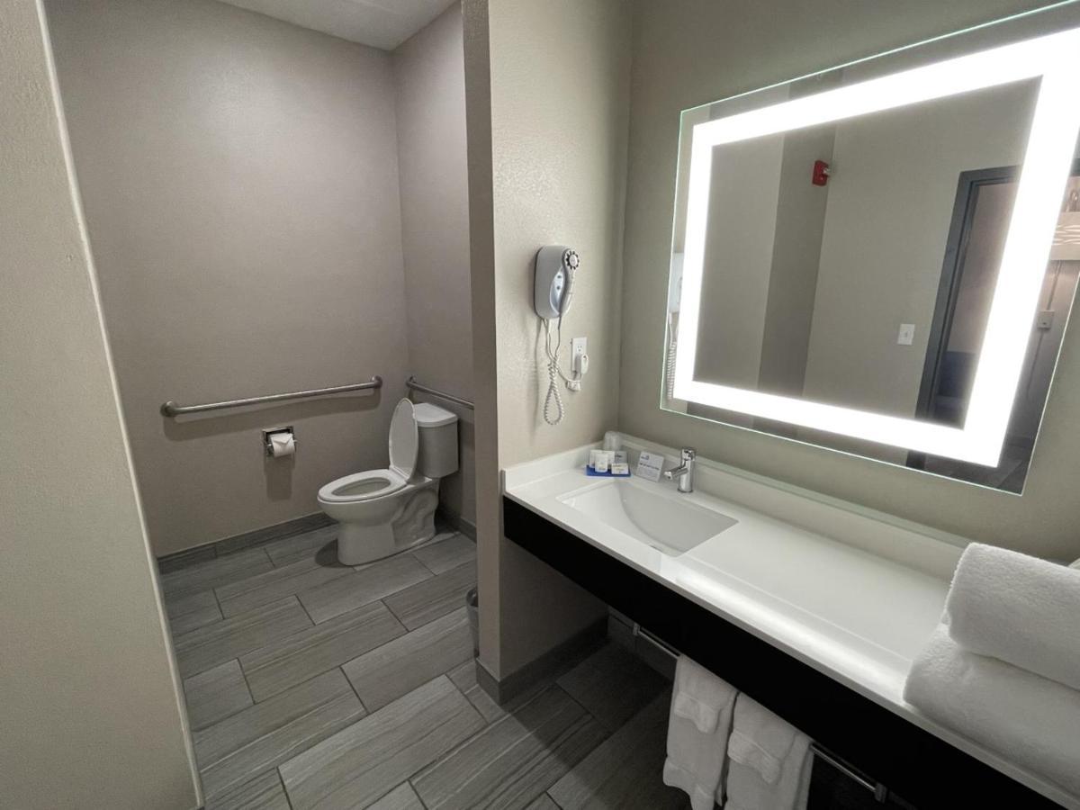 Holiday Inn Express Hotel And Suites Ada By Ihg Eksteriør bilde