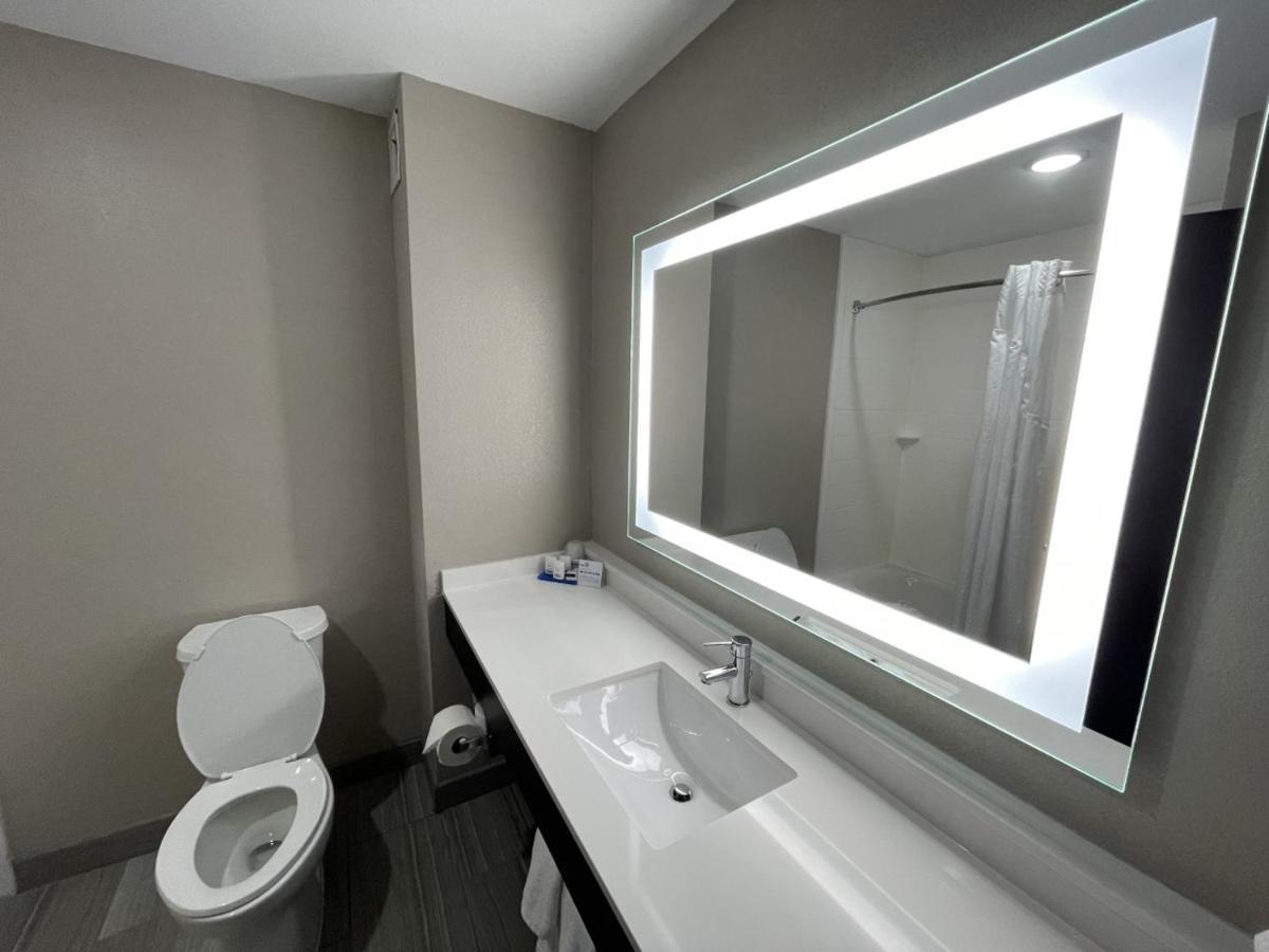 Holiday Inn Express Hotel And Suites Ada By Ihg Eksteriør bilde