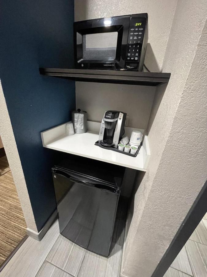 Holiday Inn Express Hotel And Suites Ada By Ihg Eksteriør bilde
