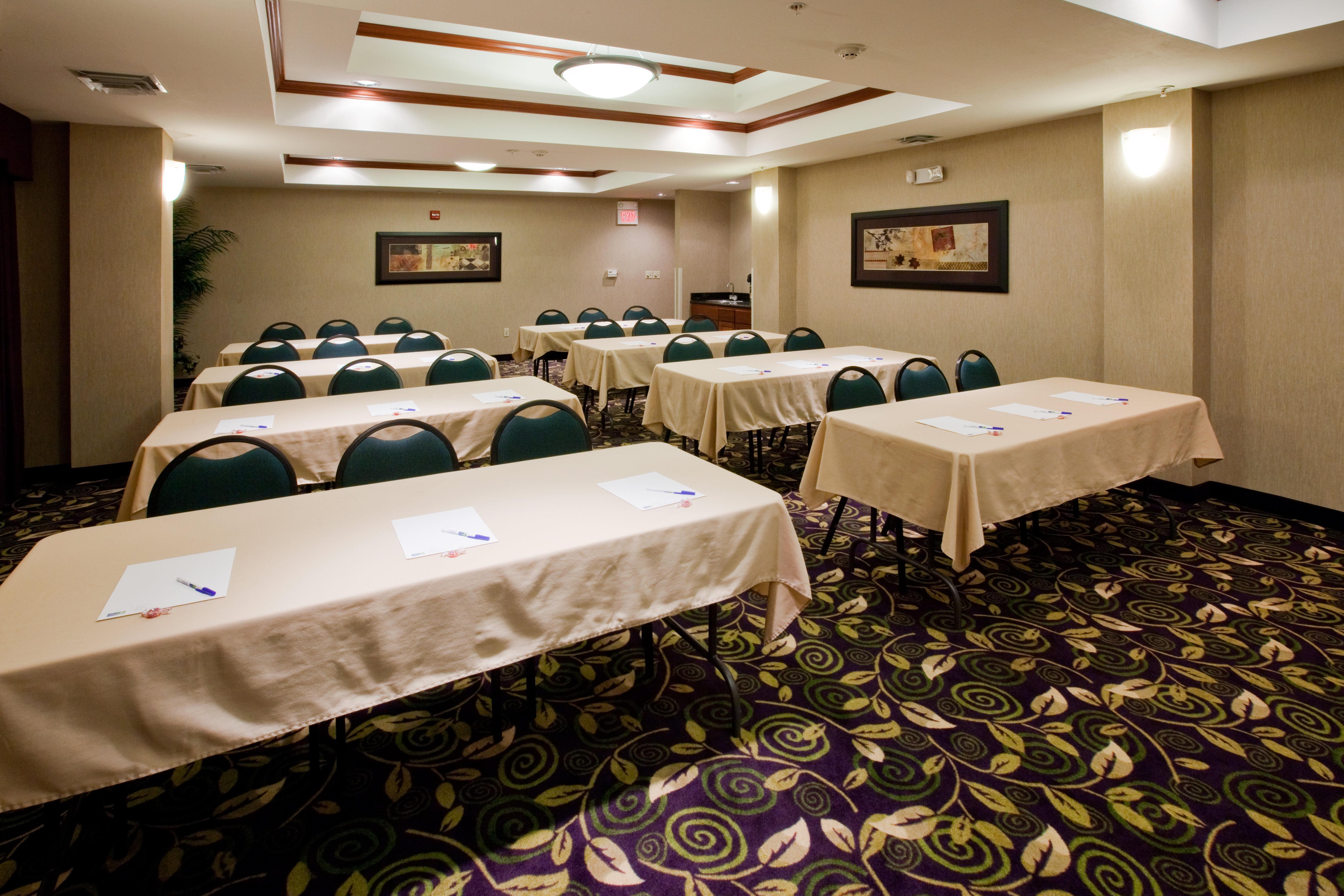 Holiday Inn Express Hotel And Suites Ada By Ihg Eksteriør bilde