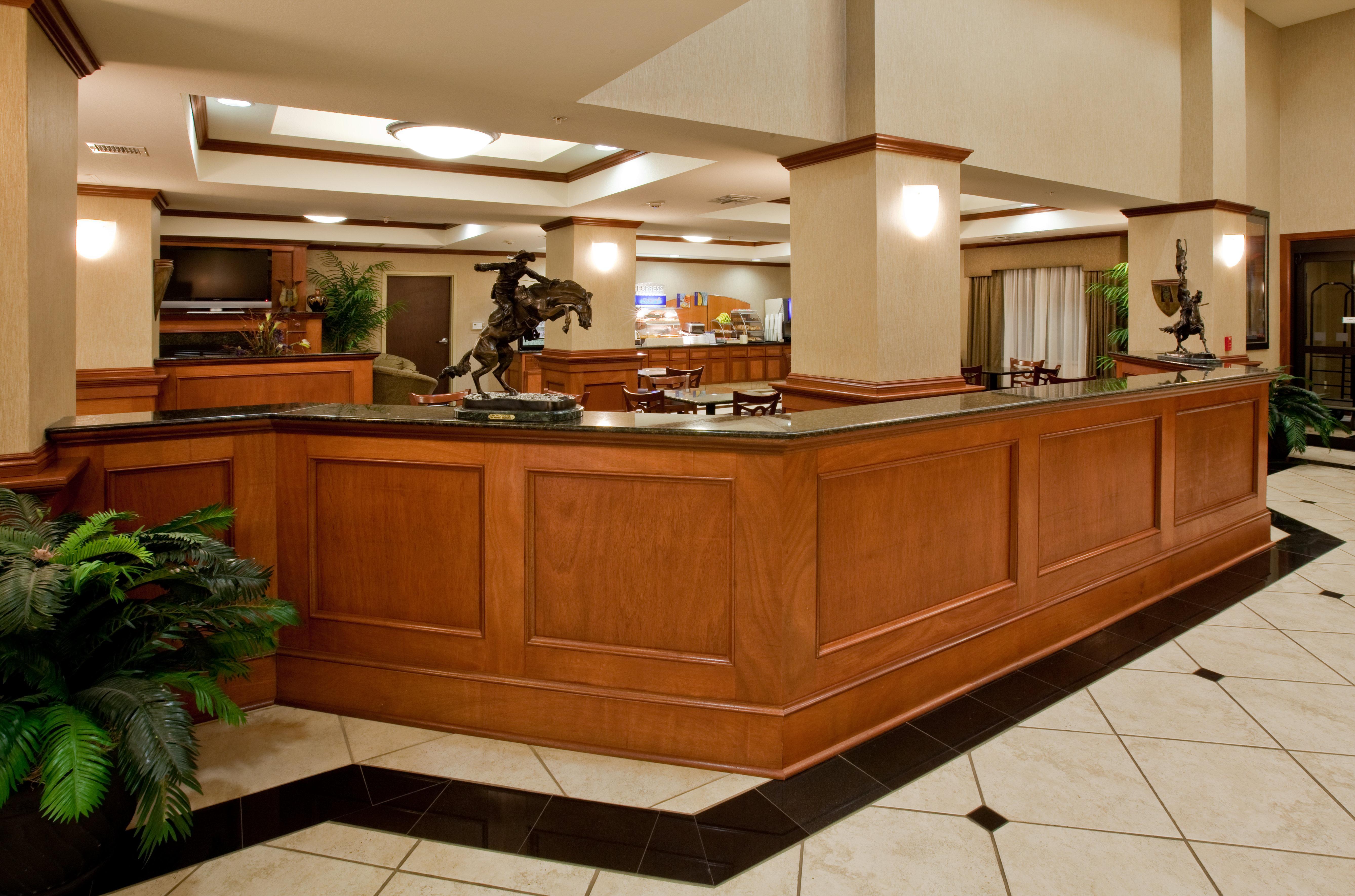 Holiday Inn Express Hotel And Suites Ada By Ihg Eksteriør bilde