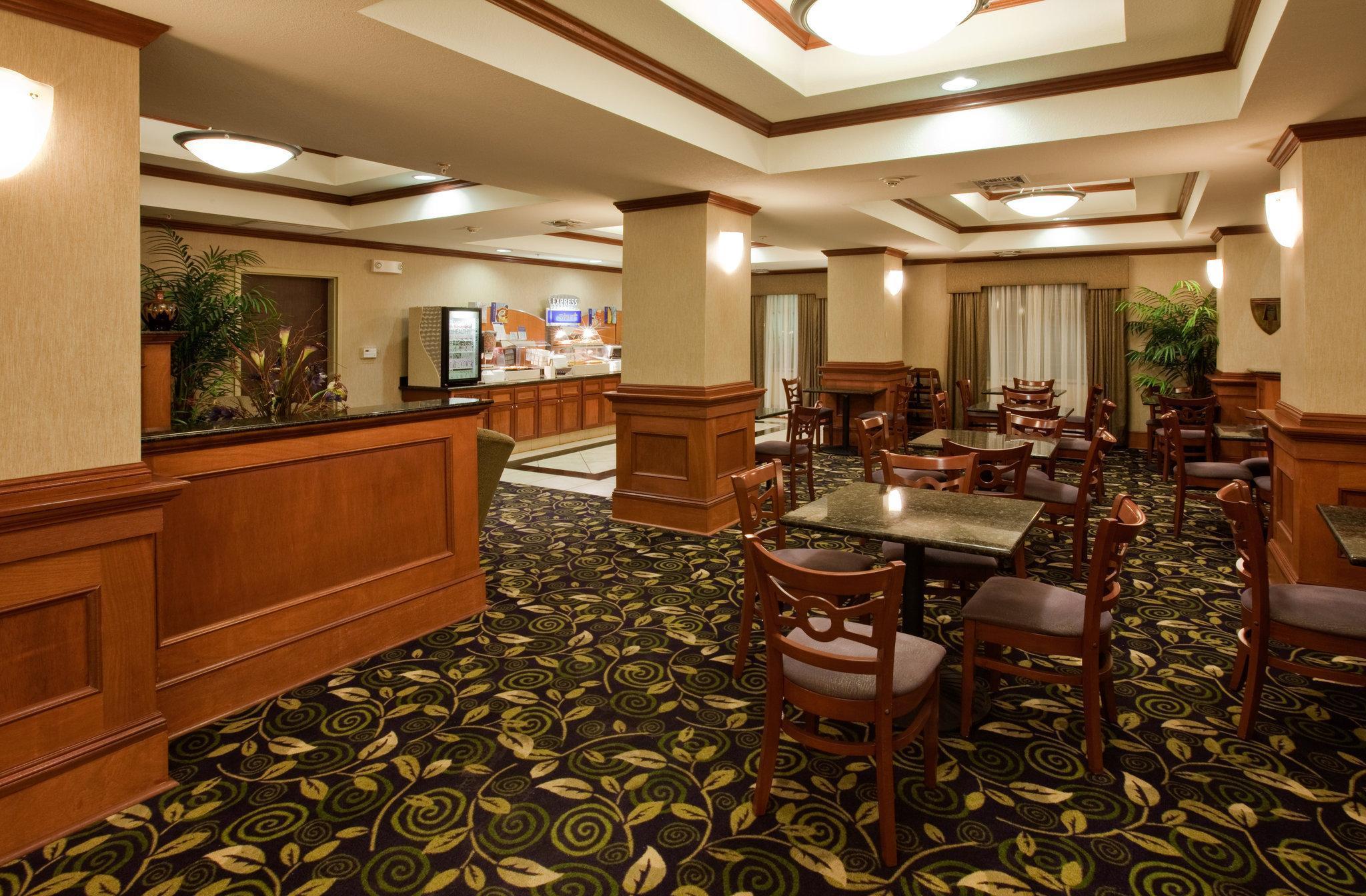 Holiday Inn Express Hotel And Suites Ada By Ihg Eksteriør bilde