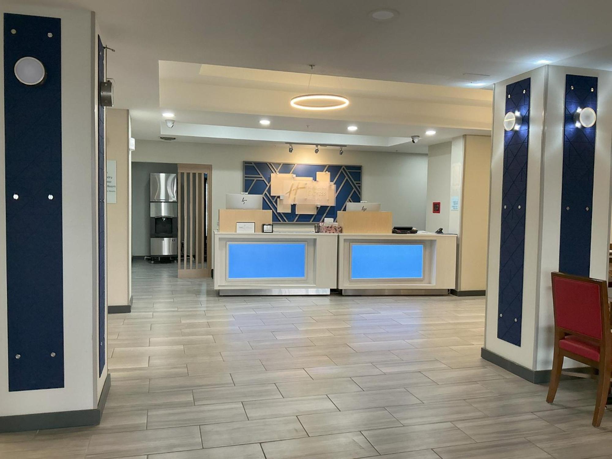 Holiday Inn Express Hotel And Suites Ada By Ihg Eksteriør bilde